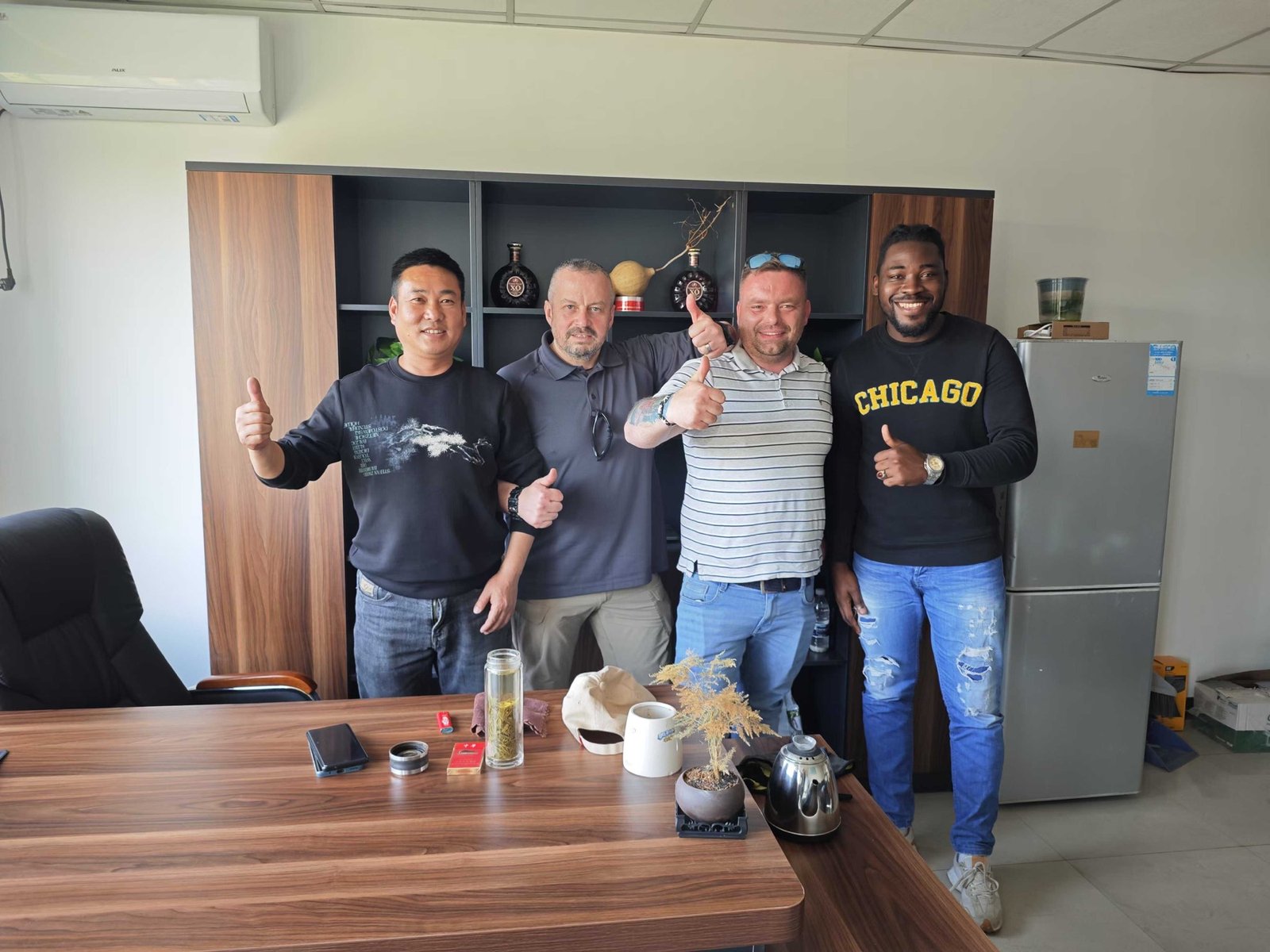 LIHIGH export service team meeting international machinery buyers
