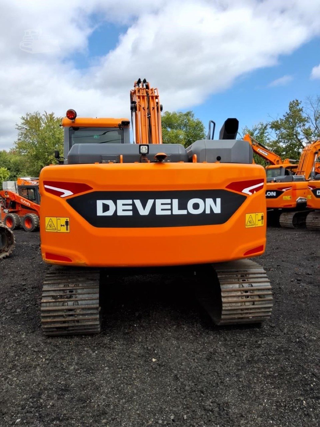 New DEVELON DX140LC-7 Tracked Excavator gallery view 7