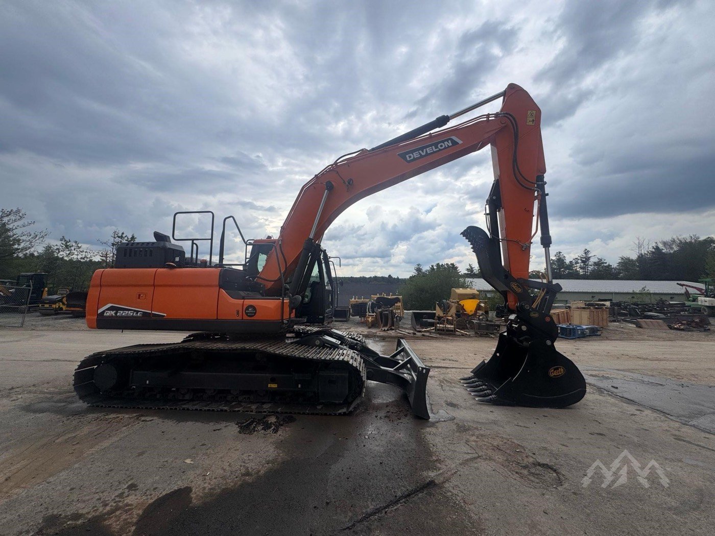 New DEVELON DX225LC-7 Tracked Excavator