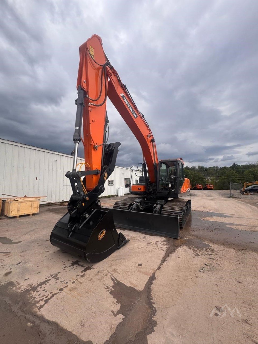 New DEVELON DX225LC-7 Tracked Excavator gallery view 2
