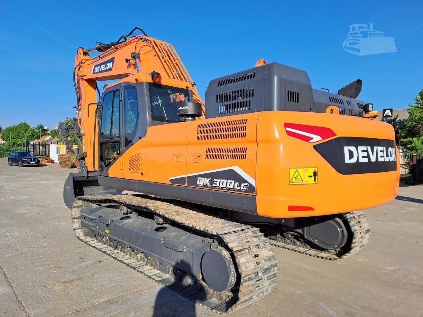 New DEVELON DX300LC-7M Tracked Excavator gallery view 3