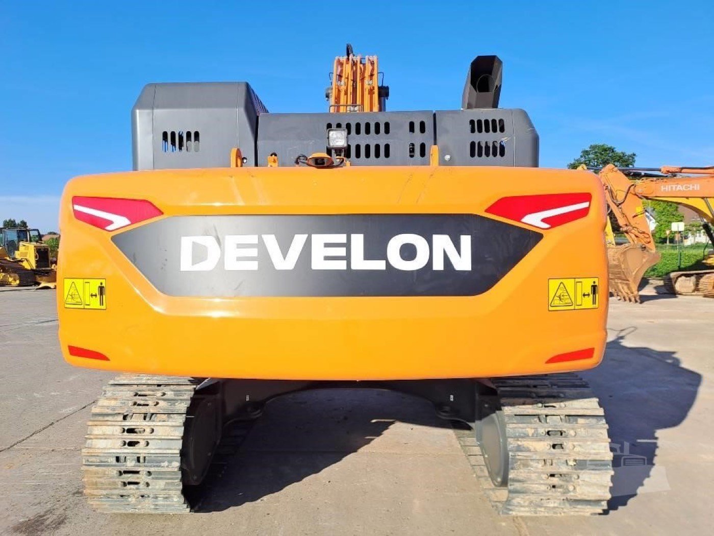 New DEVELON DX300LC-7M Tracked Excavator gallery view 4