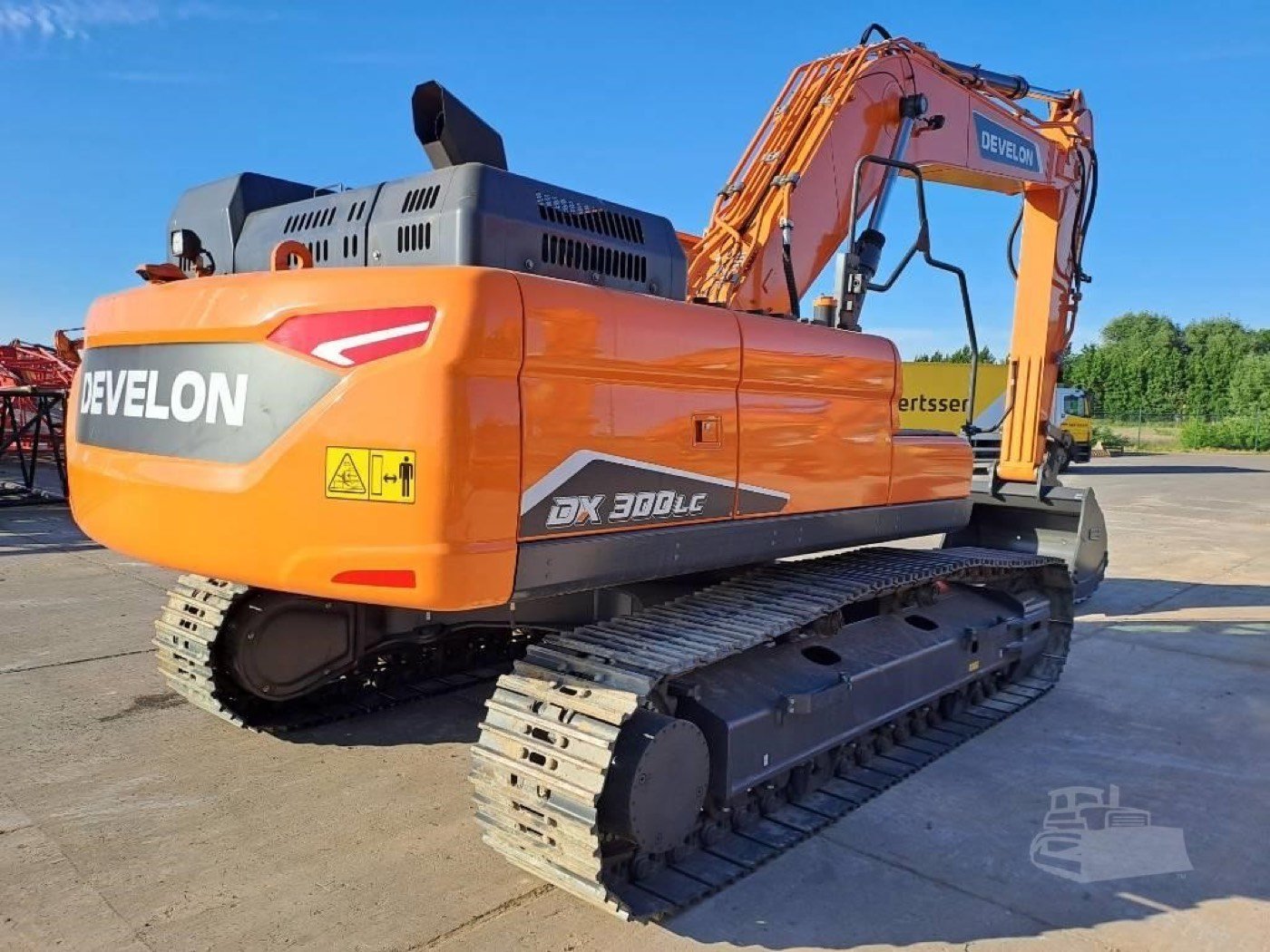 New DEVELON DX300LC-7M Tracked Excavator gallery view 5