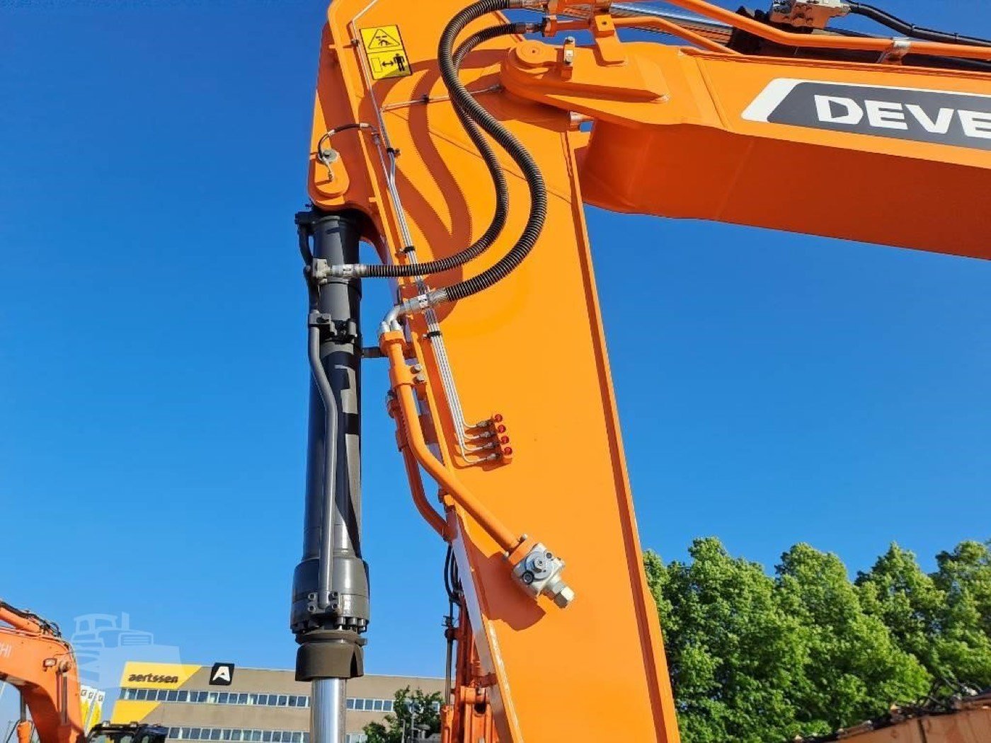 New DEVELON DX300LC-7M Tracked Excavator gallery view 8