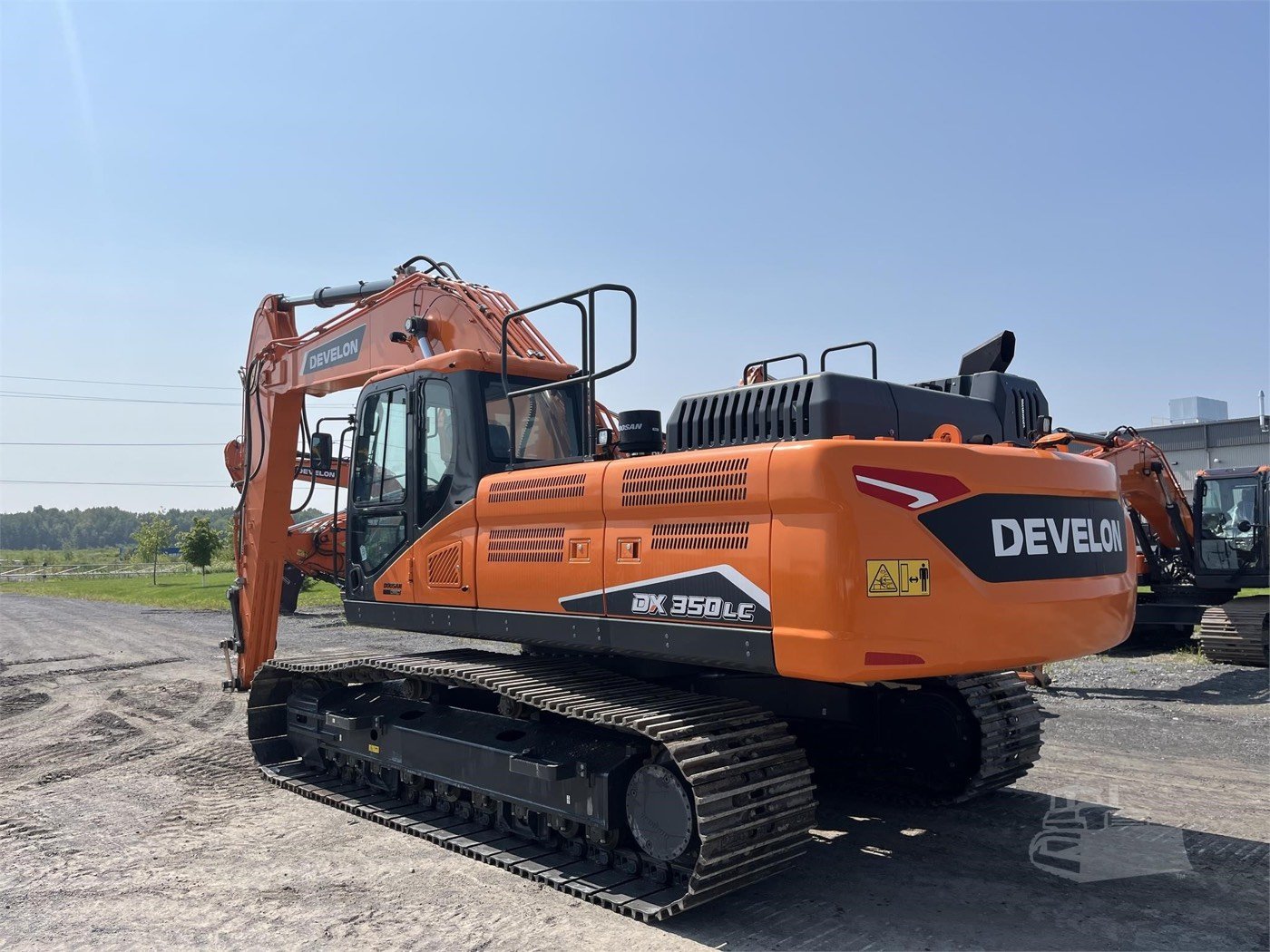 New DEVELON DX350LC-7 Tracked Excavator gallery view 2