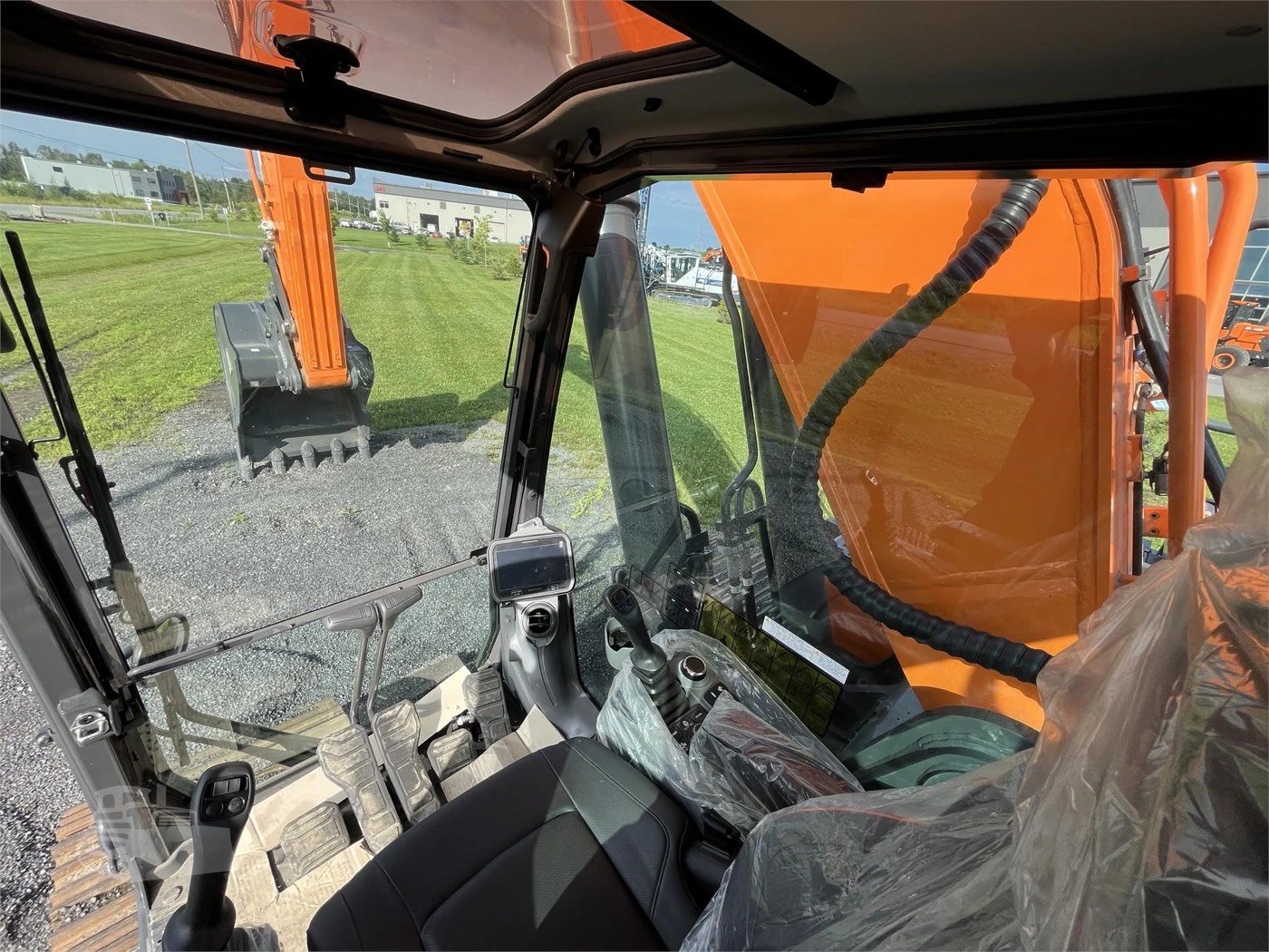 New DEVELON DX350LC-7 Tracked Excavator gallery view 8