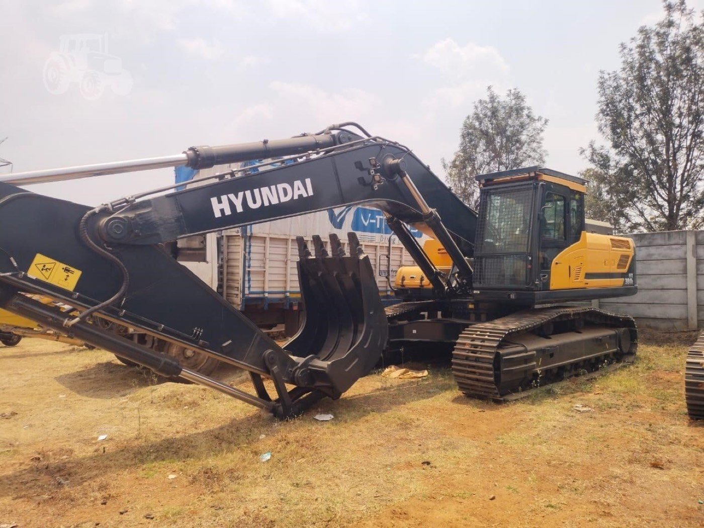 New Hyundai HX380L Tracked Excavator gallery view 2
