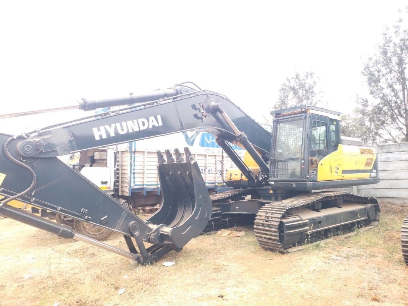 New Hyundai HX380L Tracked Excavator gallery view 3
