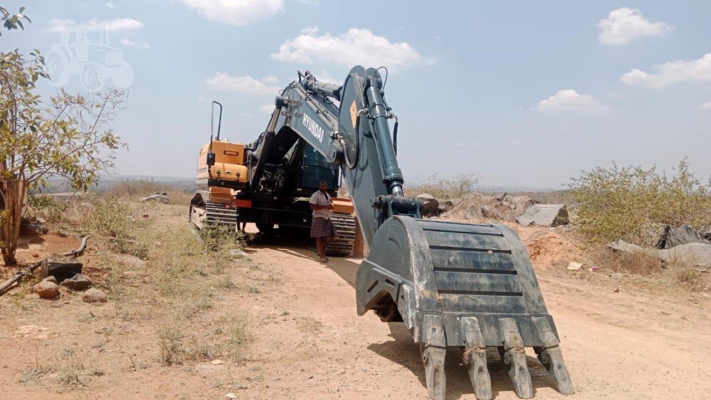 New Hyundai HX380L Tracked Excavator gallery view 6