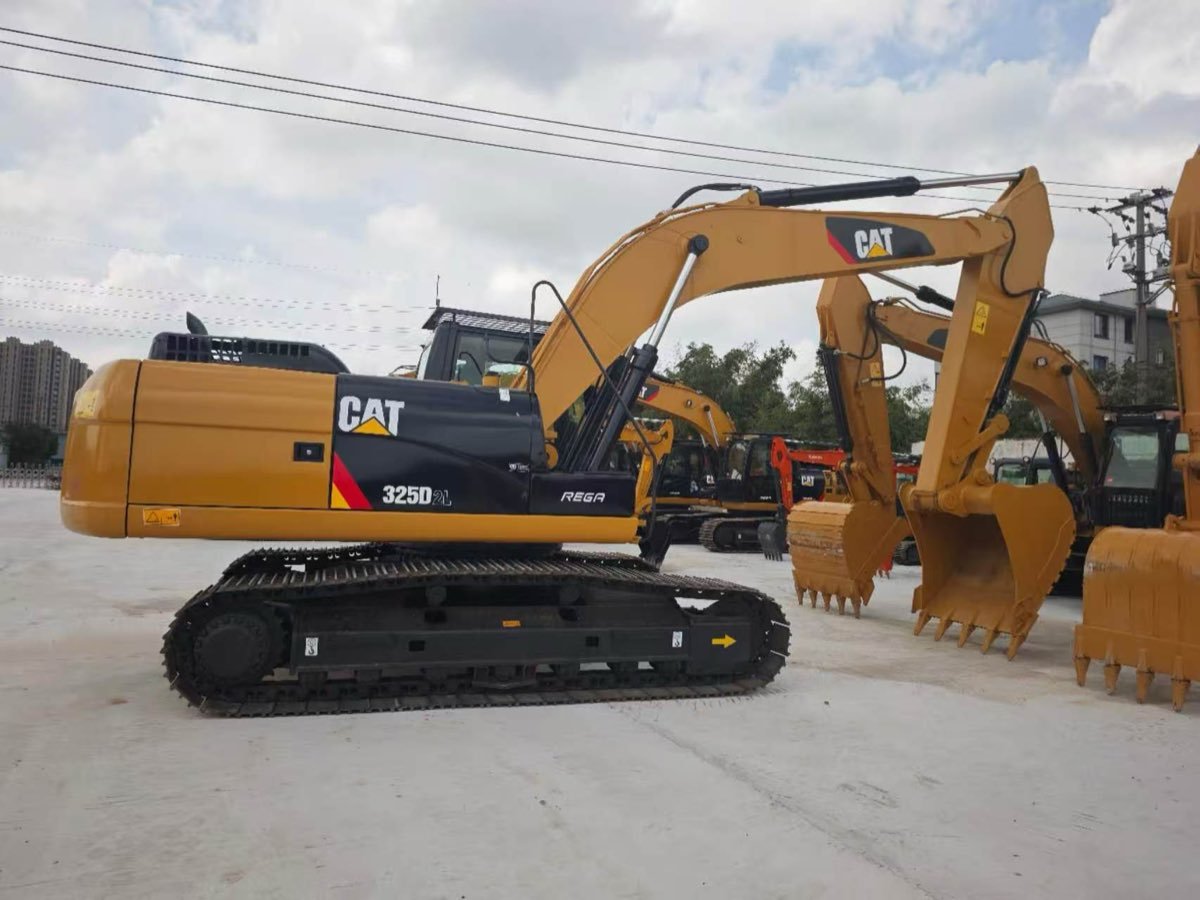 Used Caterpillar 325D2L Tracked Excavator