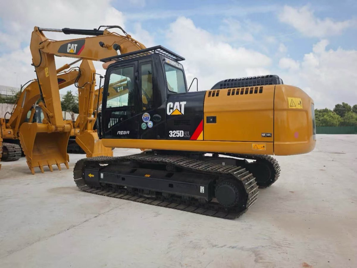 Used Caterpillar 325D2L Tracked Excavator photo 2