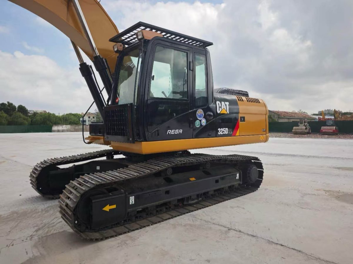 Used Caterpillar 325D2L Tracked Excavator photo 3