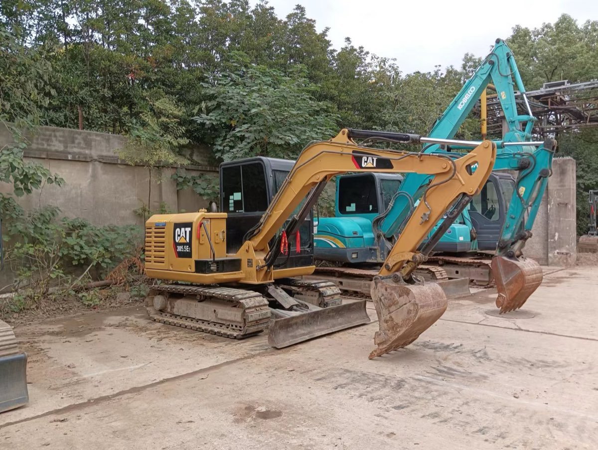 Used Caterpillar CAT 305 Tracked Excavator photo 3