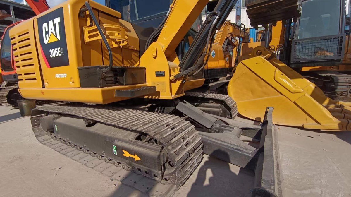 Used Caterpillar CAT 306E2-tracked-excavator photo 4