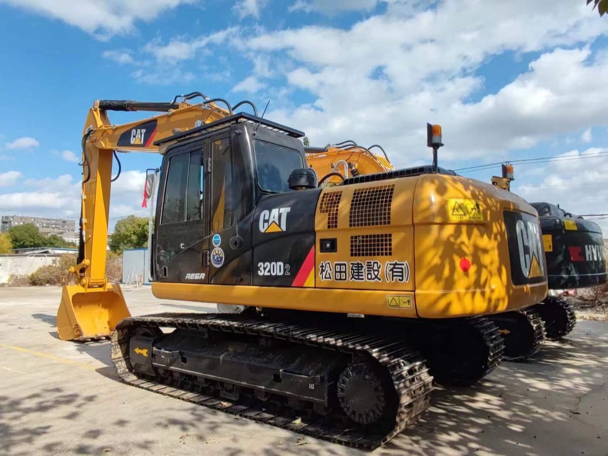 Used Caterpillar CAT 320D2 Tracked Excavator