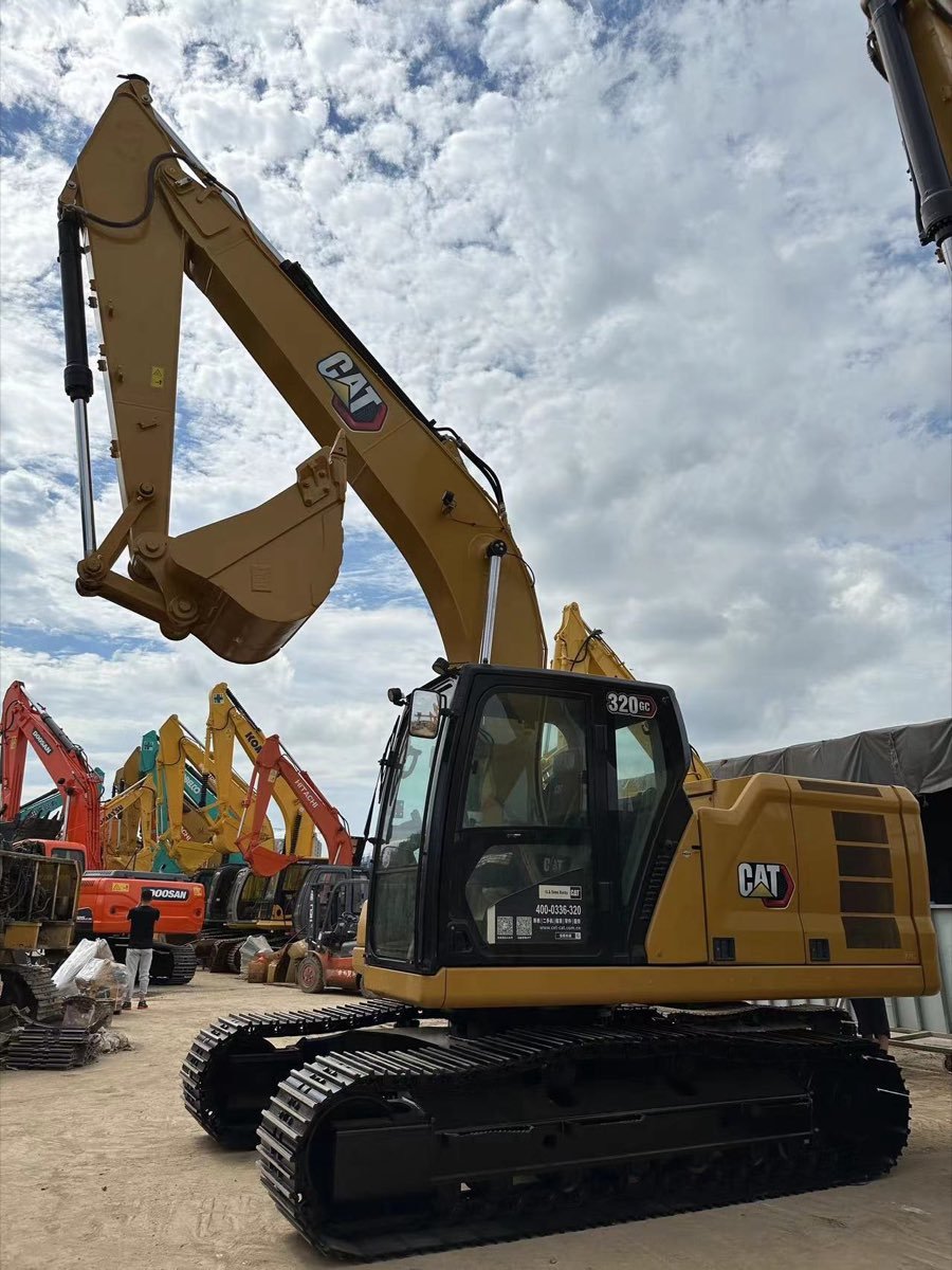 Used Caterpillar CAT 320GC-tracked-excavator photo 2