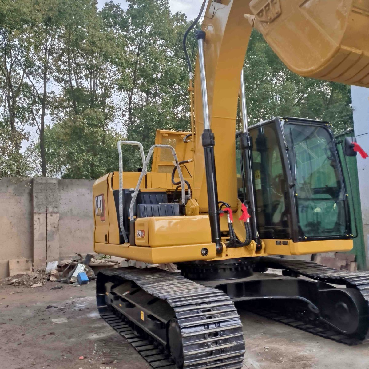 Used Caterpillar CAT 320GC-tracked-excavator photo 3