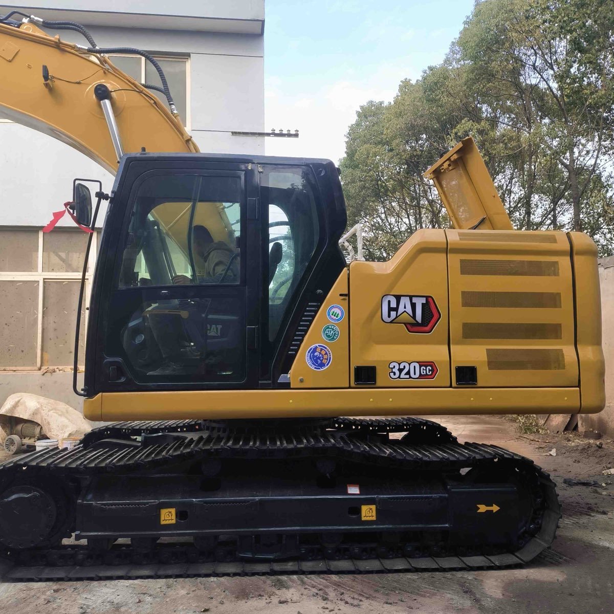 Used Caterpillar CAT 320GC-tracked-excavator photo 4