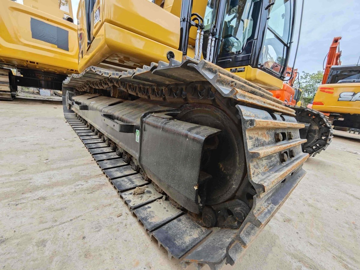 Used Caterpillar CAT 323-tracked-excavator photo 3