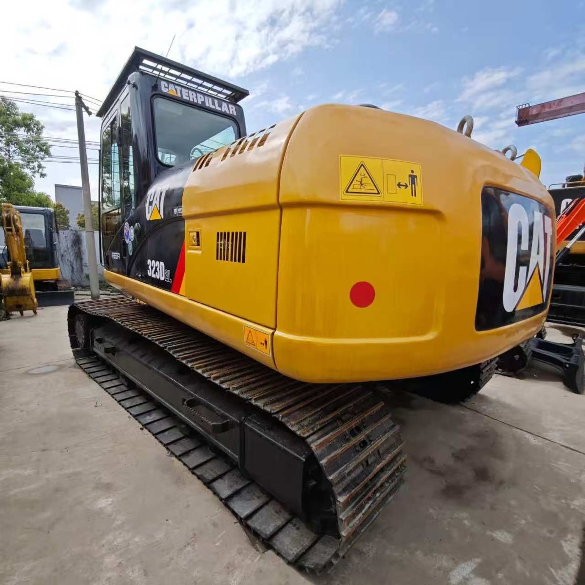 Used Caterpillar CAT 323D2 Tracked Excavator
