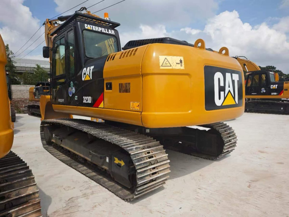 Used Caterpillar CAT 323DL Tracked Excavator photo 2