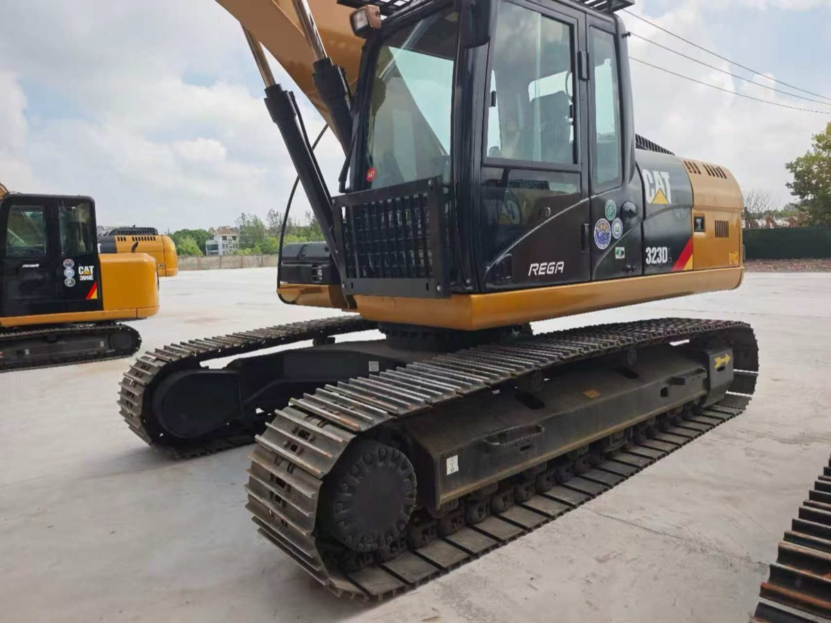 Used Caterpillar CAT 323DL Tracked Excavator photo 3