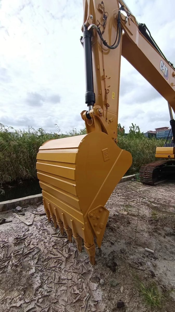 Used Caterpillar CAT 330GC-tracked-excavator photo 2