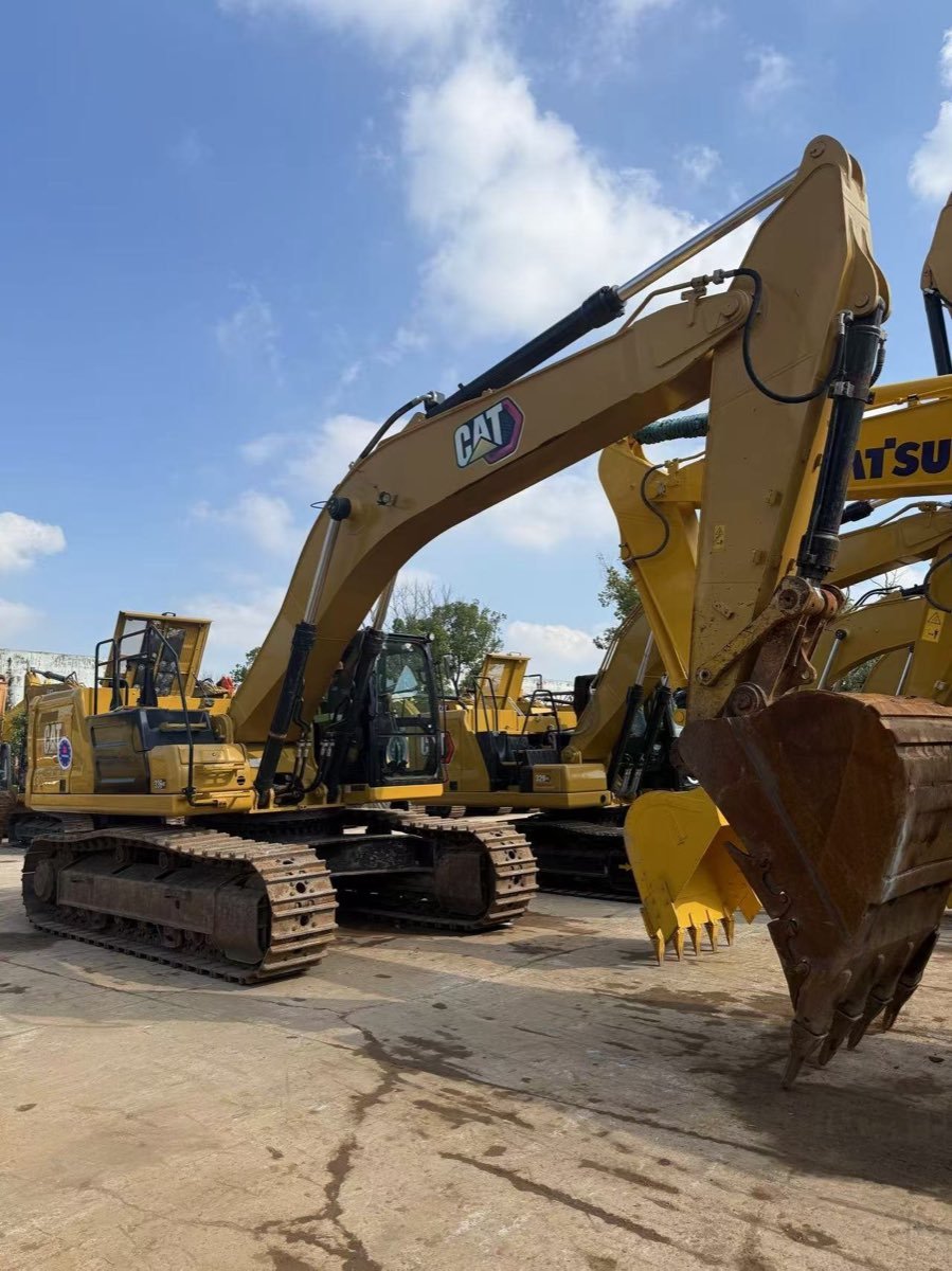 Used Caterpillar CAT 336-tracked-excavator photo 2
