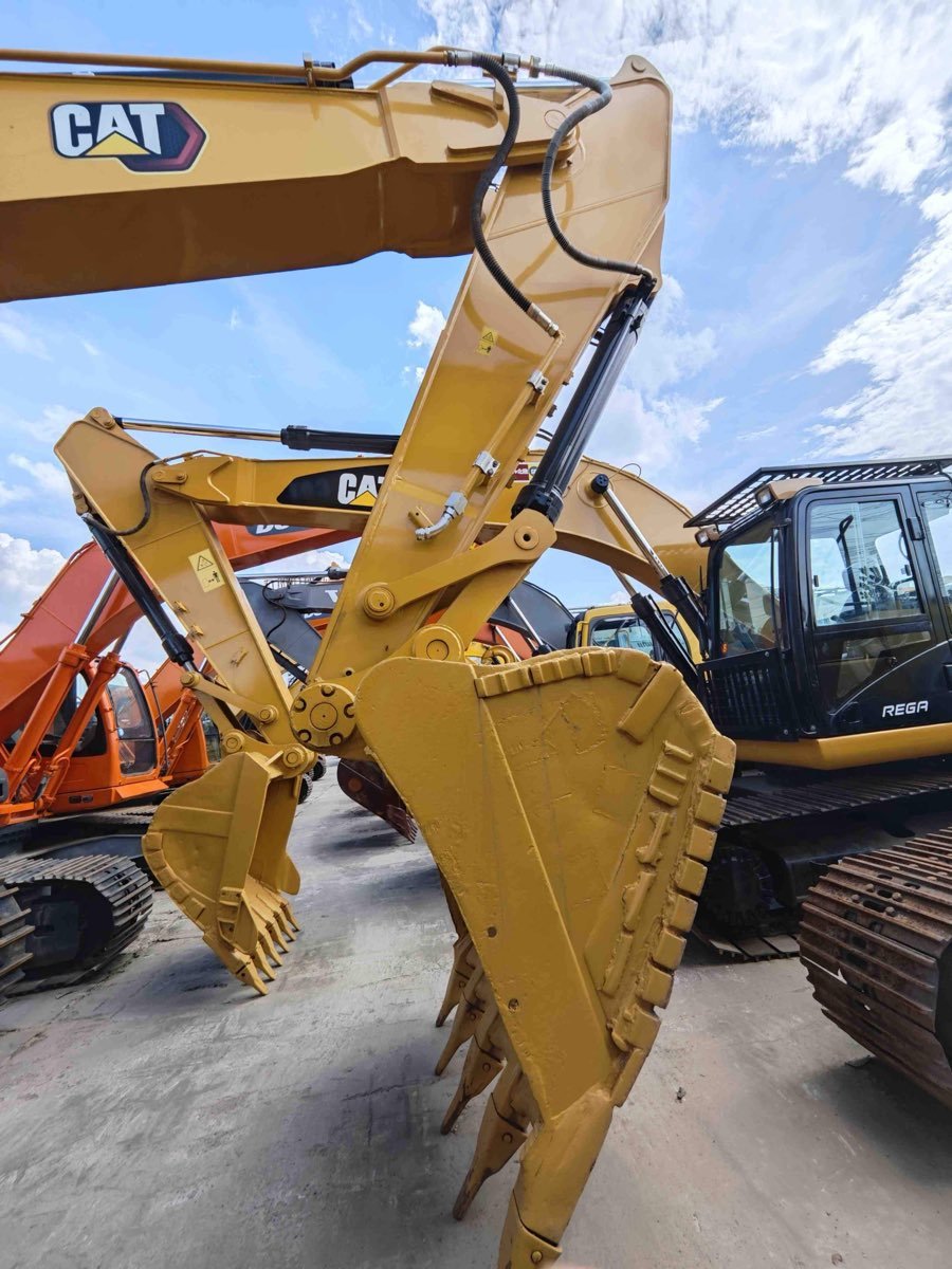 Used Caterpillar CAT 336-tracked-excavator photo 4