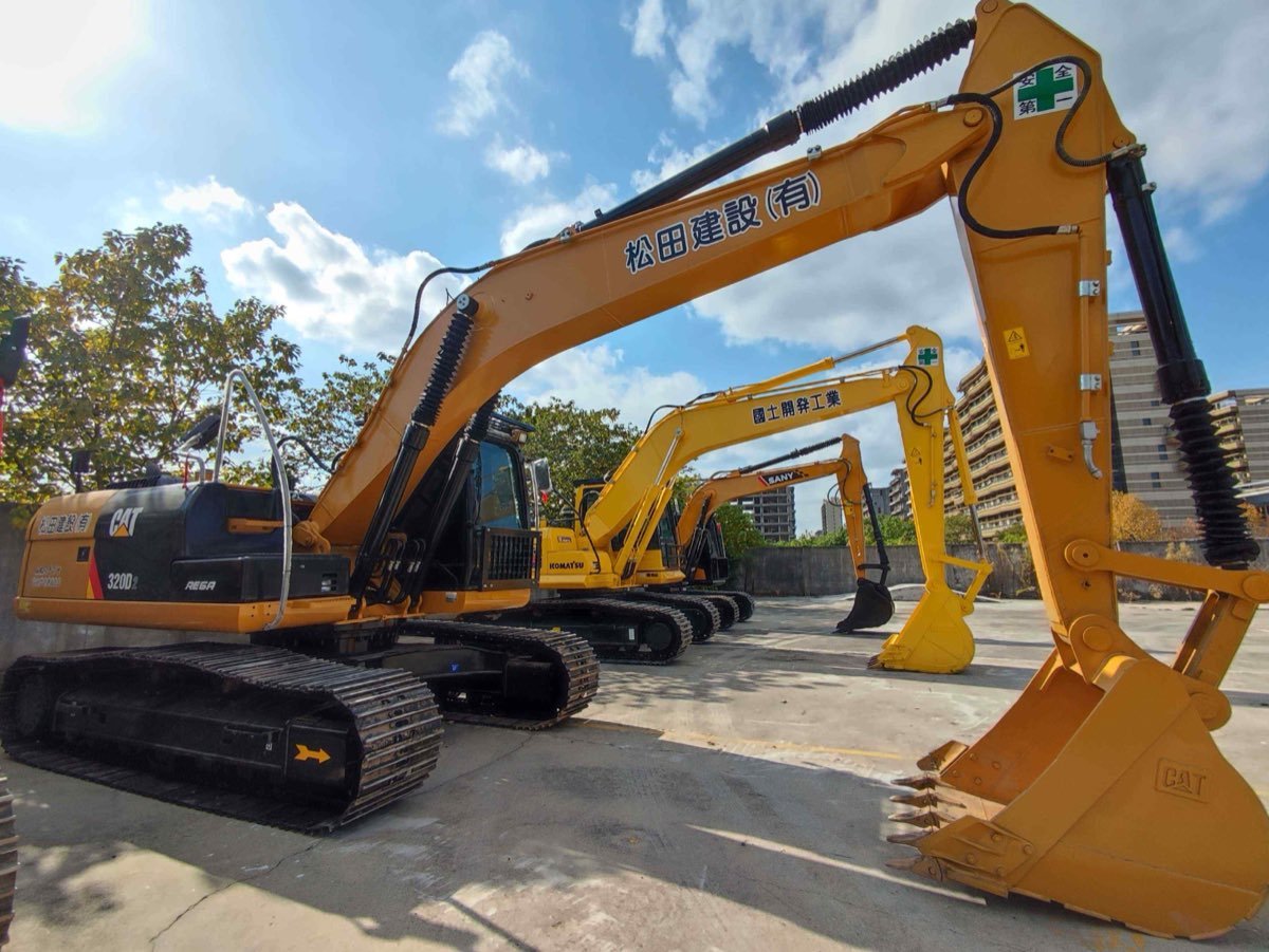 Used Caterpillar 320D2 Tracked Excavator