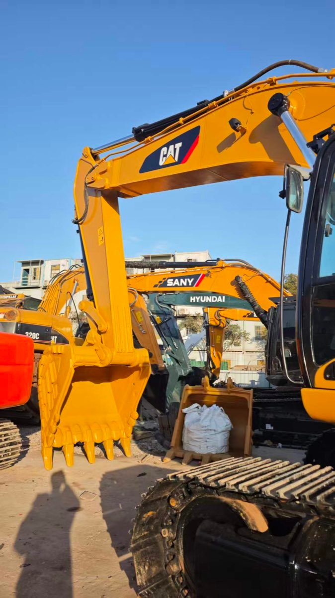 Used Caterpillar Stock 340 Tracked Excavator photo 3