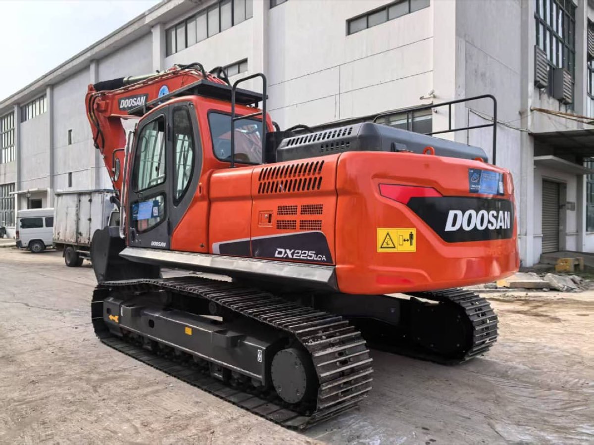 Used Doosan DX225 Tracked Excavator
