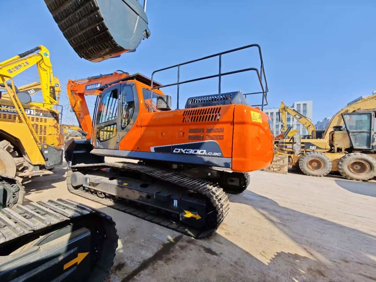 Used Doosan DX300 Tracked Excavator