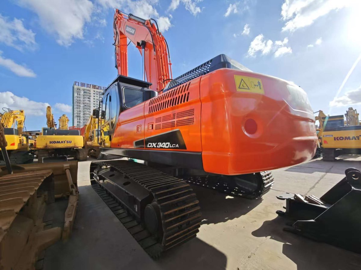Used Doosan DX340LCA Tracked Excavator photo 2