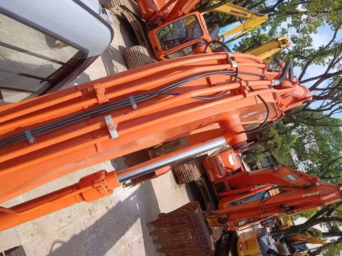 Used Hitachi EX120-5-tracked-excavator photo 3