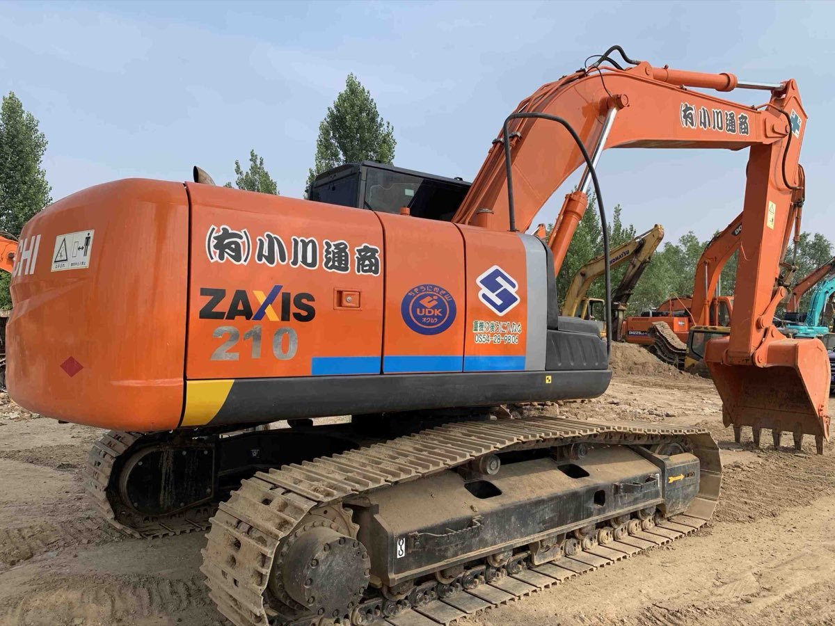 Used Hitachi ZAXIS-210G-tracked-excavator photo 4