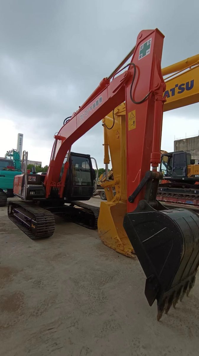 Used Hitachi ZX-120-tracked-excavator photo 4