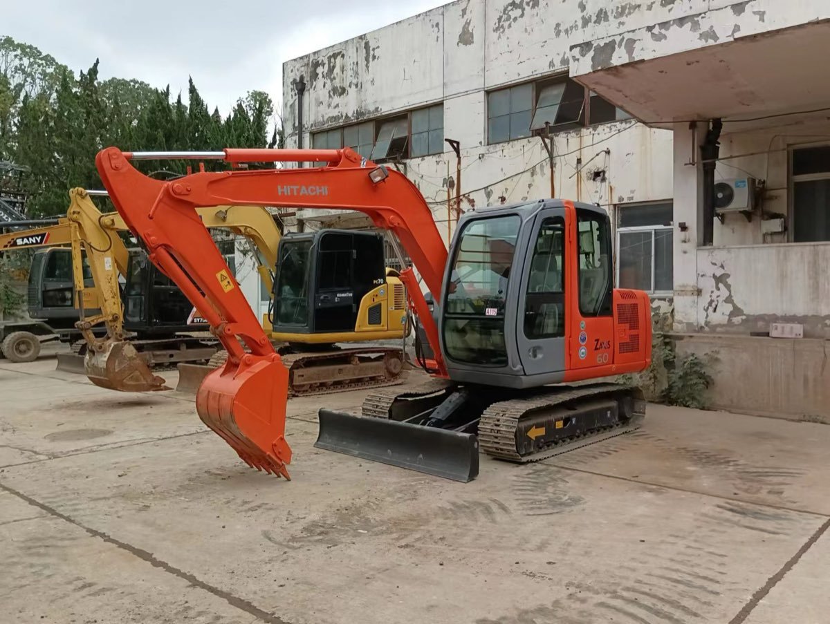 Used Hitachi ZX-60-tracked-excavator photo 2