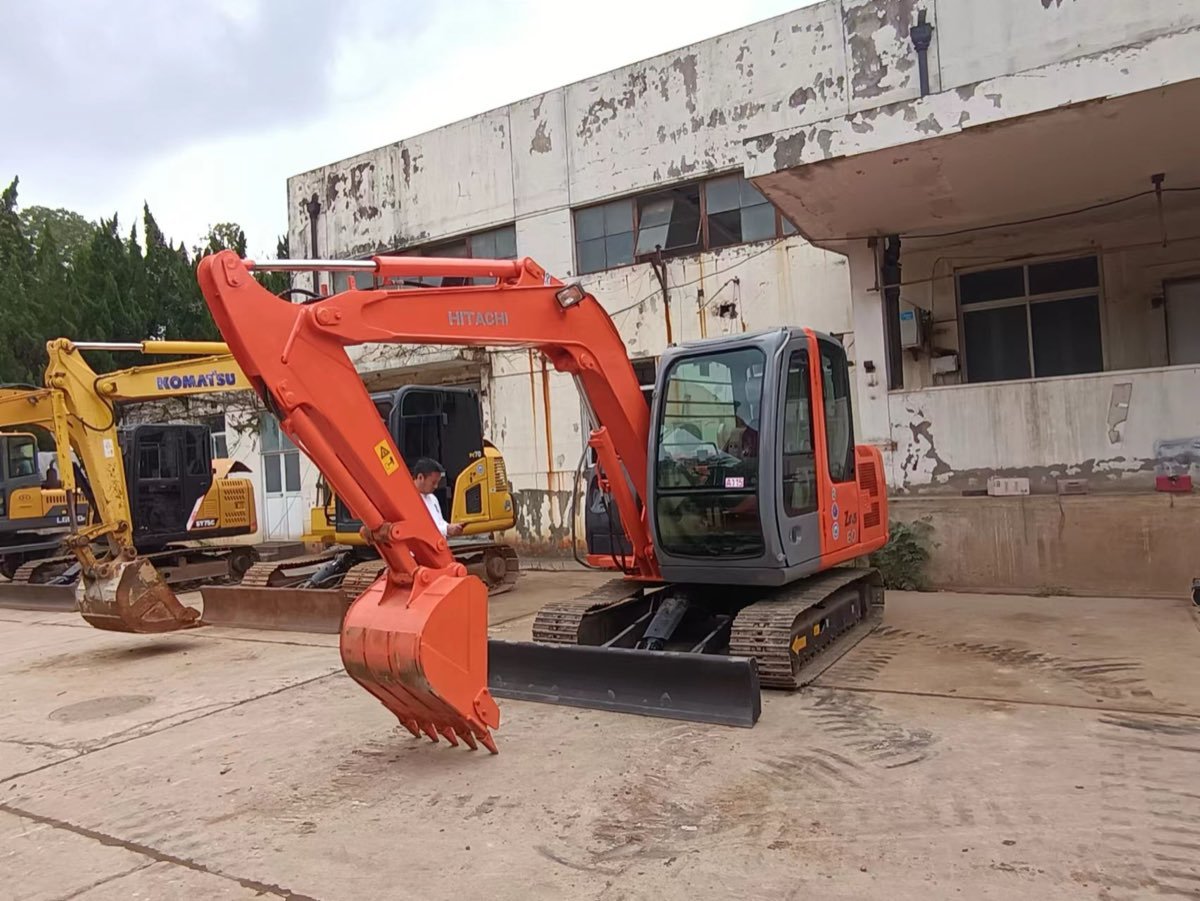 Used Hitachi ZX-60-tracked-excavator photo 3
