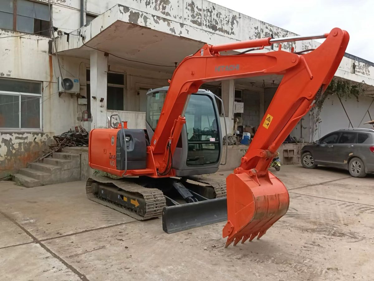 Used Hitachi ZX-60-tracked-excavator photo 4