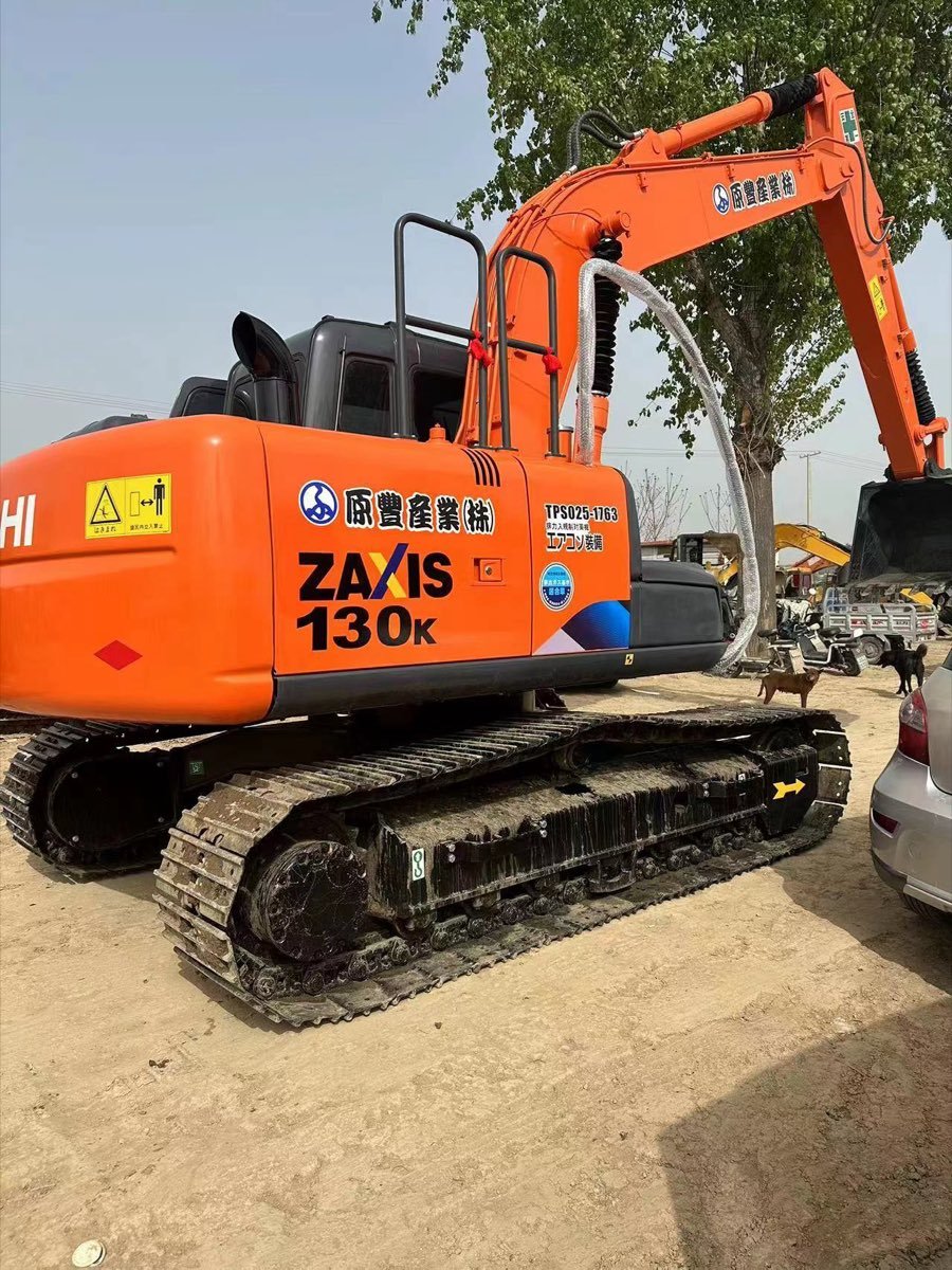 Used Hitachi ZX130-tracked-excavator photo 2