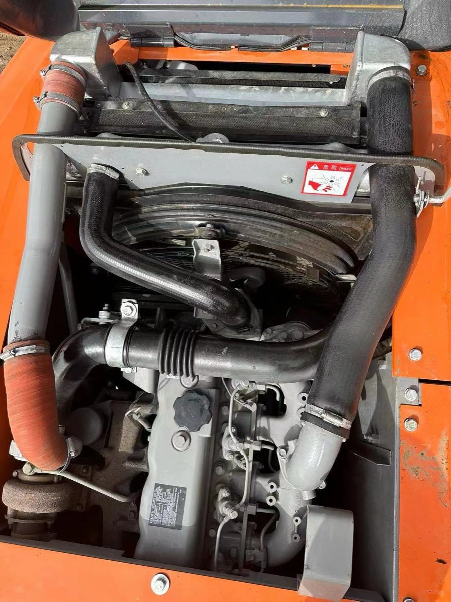 Used Hitachi ZX130-tracked-excavator photo 3