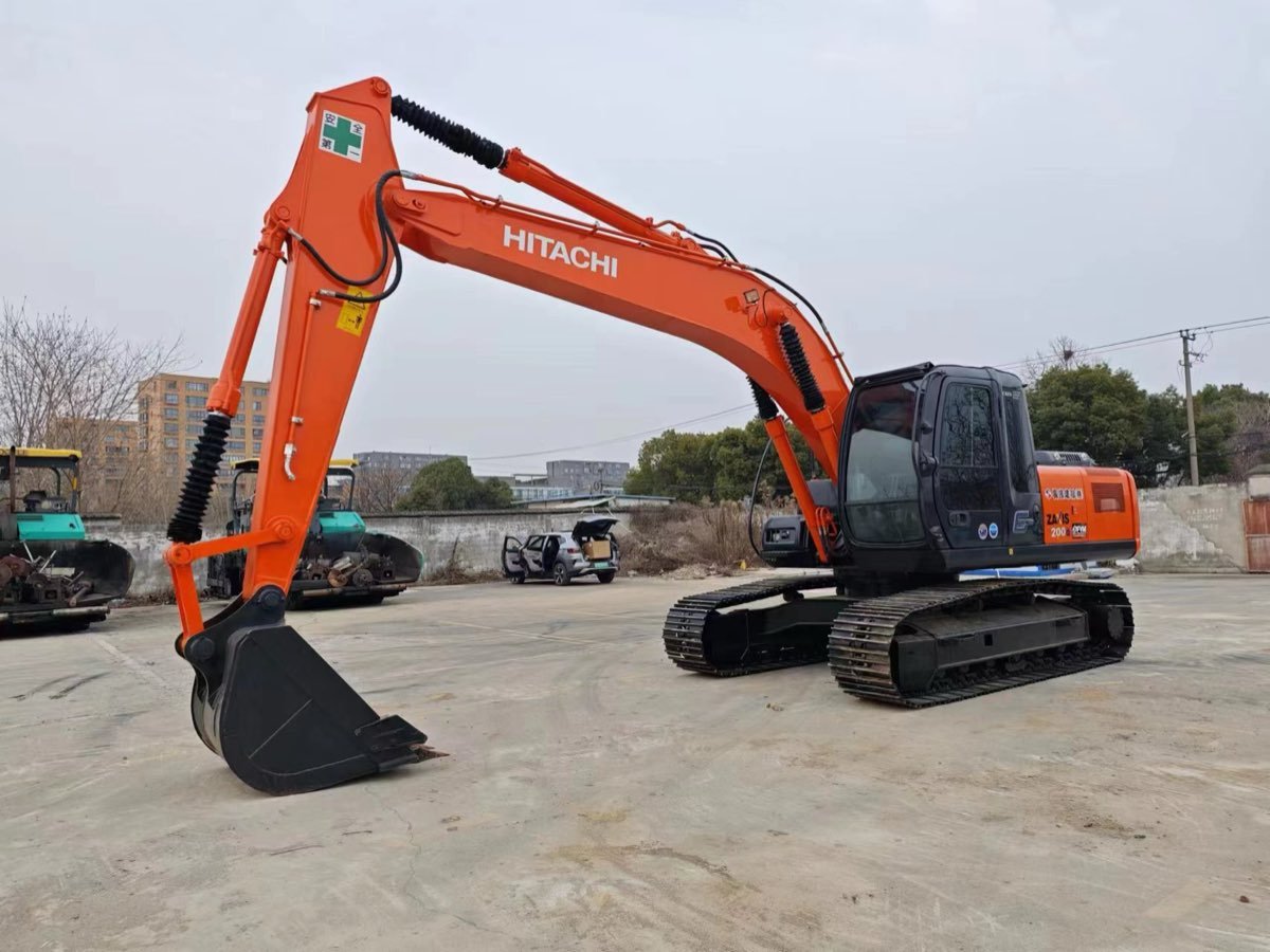 Used Hitachi ZX200-tracked-excavator photo 4