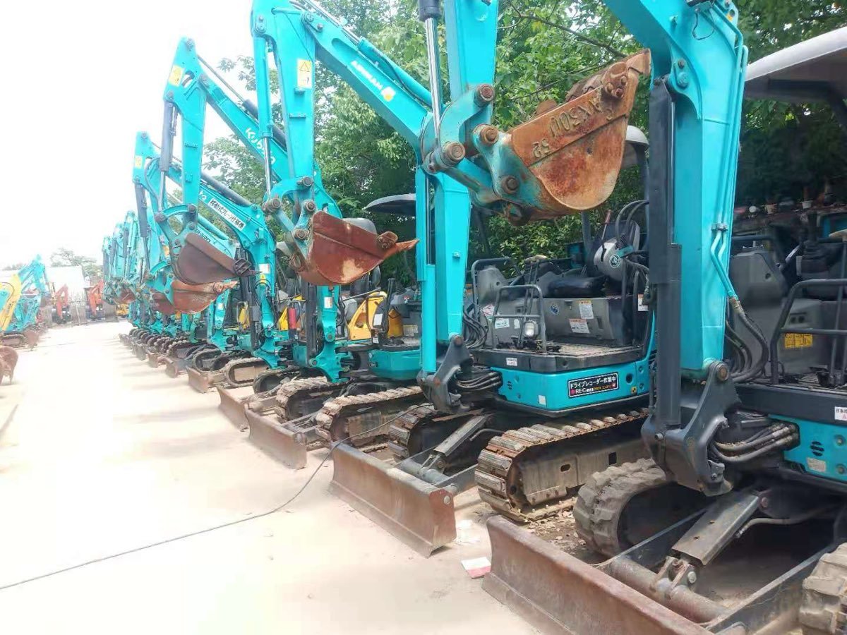 Used Hitachi ZX30-tracked-excavator photo 2