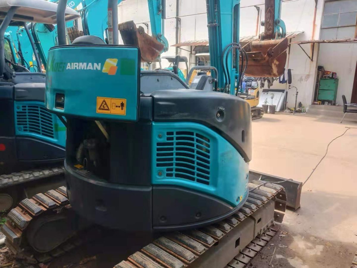 Used Hitachi ZX30-tracked-excavator photo 3