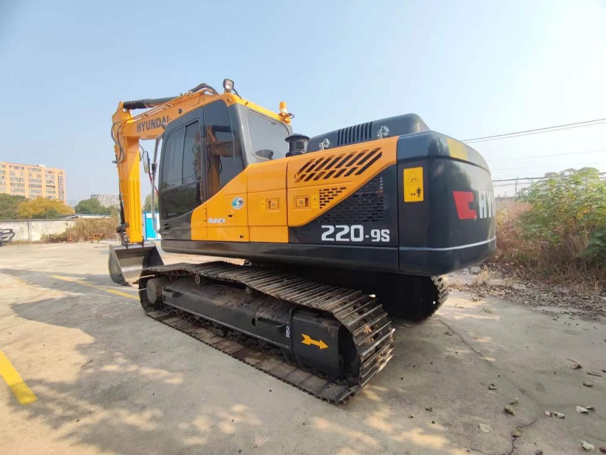 Used Hyundai R220-9 Tracked Excavator