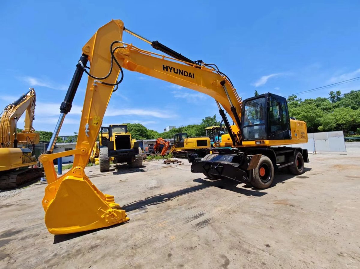 Used Hyundai 210W-7 Wheel Excavator