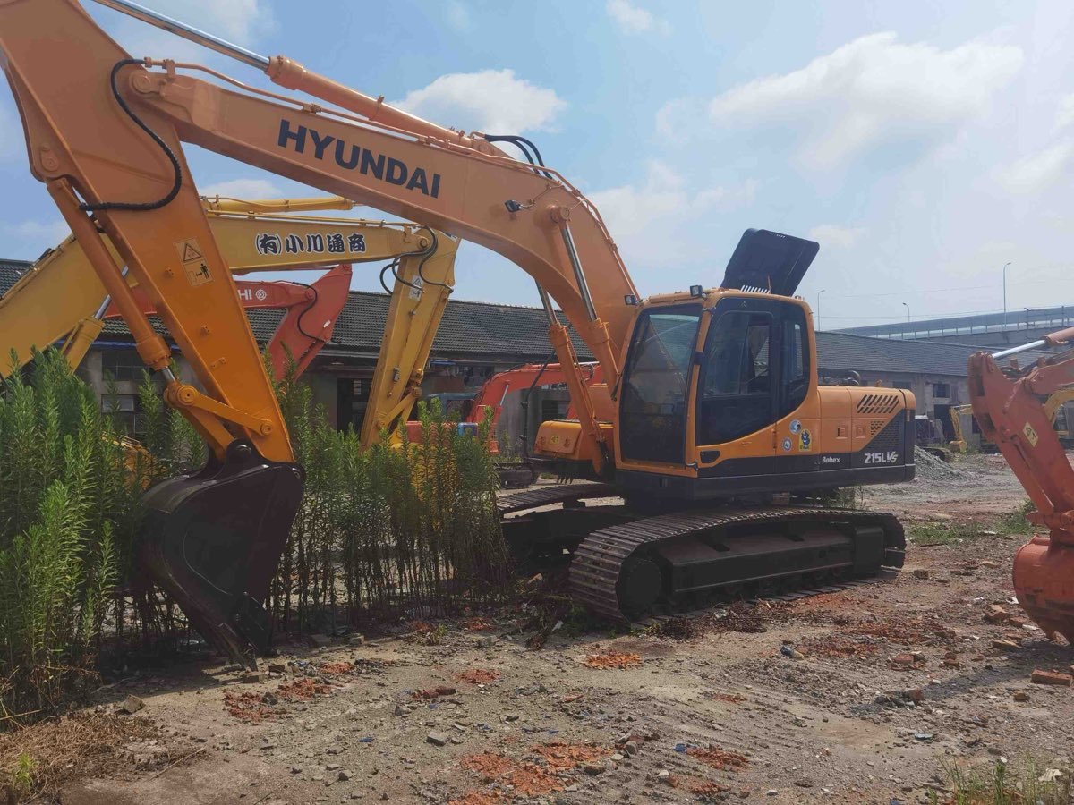 Used Hyundai Stock 215 Tracked Excavator photo 2