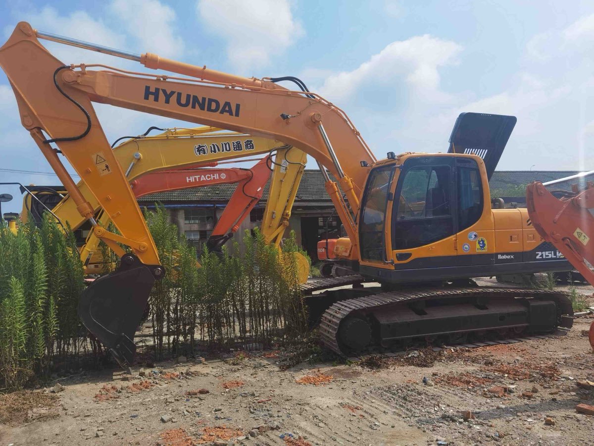 Used Hyundai Stock 215 Tracked Excavator photo 4