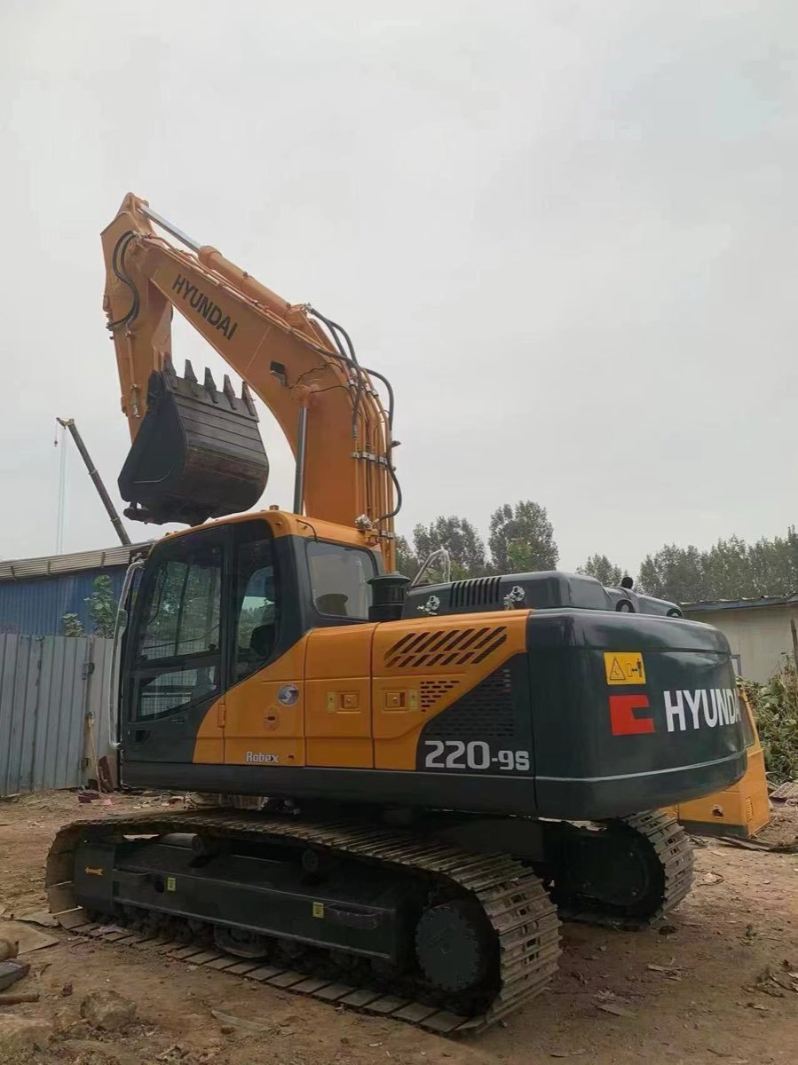 Used Hyundai Stock 220 Tracked Excavator photo 3